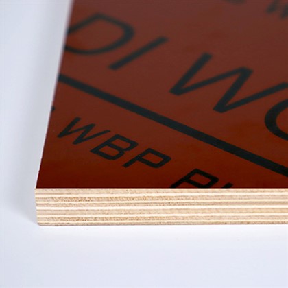 Punainen elokuva kohtasi vanerin